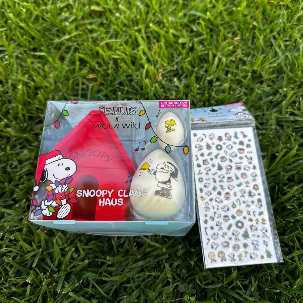 Peanuts Christmas Sponge & Case Set + Nail Sticker Set